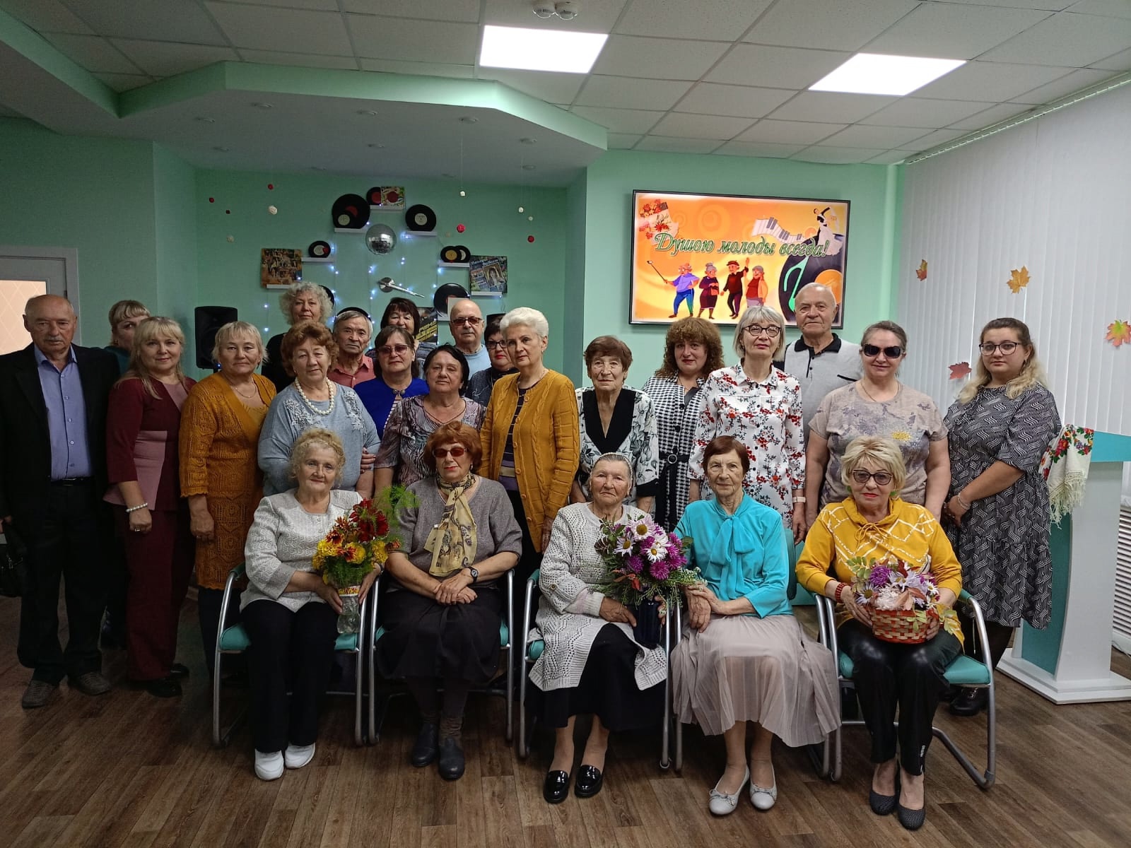 Read more about the article Ретро-вечер «Душою молоды всегда»