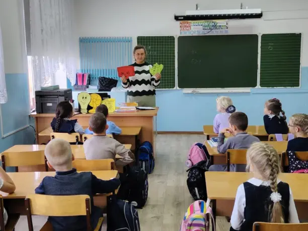 Read more about the article Познавательную игру «Он бежит по проводам и приходит в гости к нам»