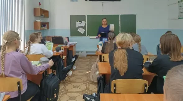 Read more about the article Библиотечный урок –игра «Ищите мудрость в словарях»