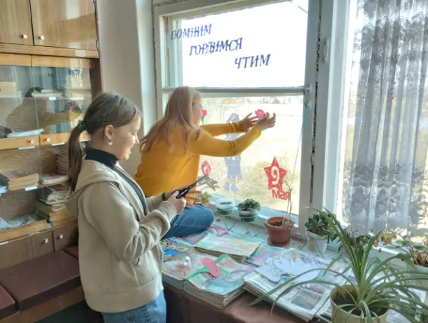 Read more about the article Урок творчества «Разноцветная Победа»