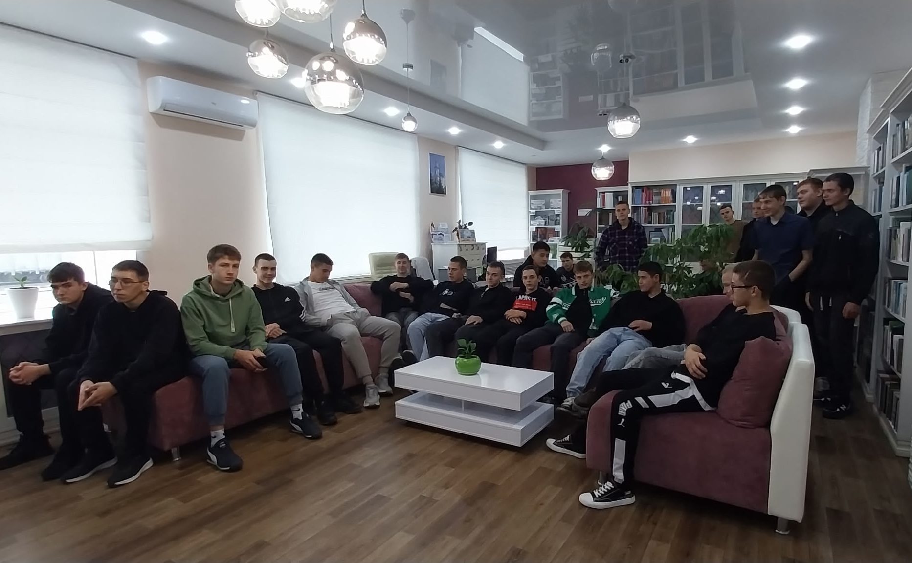 Read more about the article Экскурсия «Добро пожаловать, или в библиотеку вход разрешён»