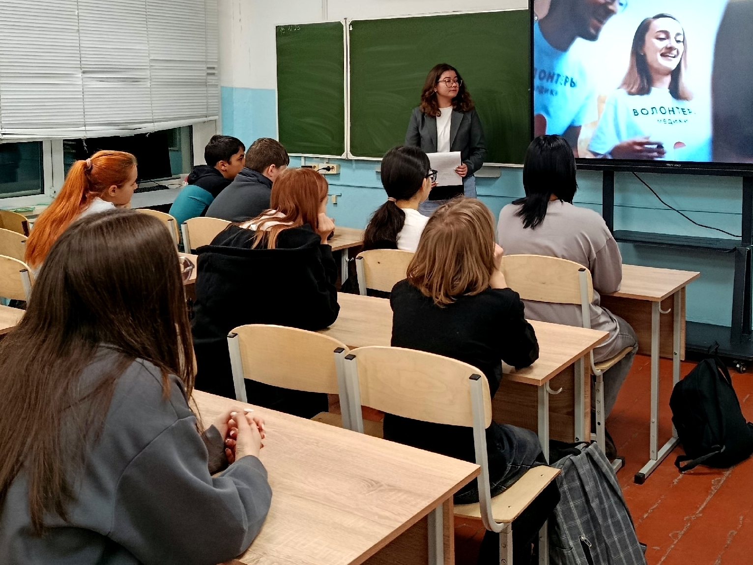 Read more about the article Познавательный час “Творцы добра и света”