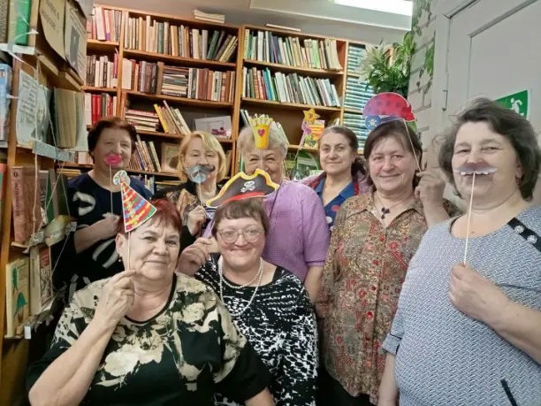 Read more about the article Литературный книго-микс “Мир в ожидании чудес “