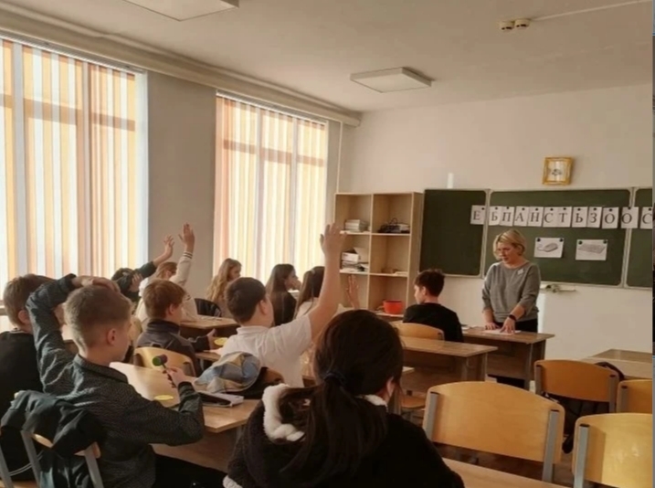 Read more about the article Час полезной информации “Интернет бывает разным – другом верным иль опасным”