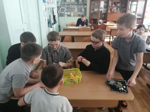 Read more about the article Игровая программа “Кто умнее и сильнее?”