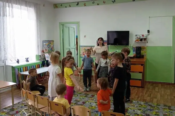 Read more about the article Литературный час “С книгой мир добрей и ярче”