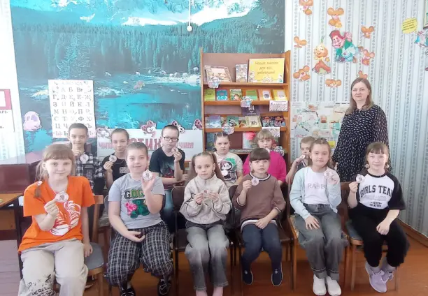 Read more about the article Веселый калейдоскоп “Под книжным парусом”