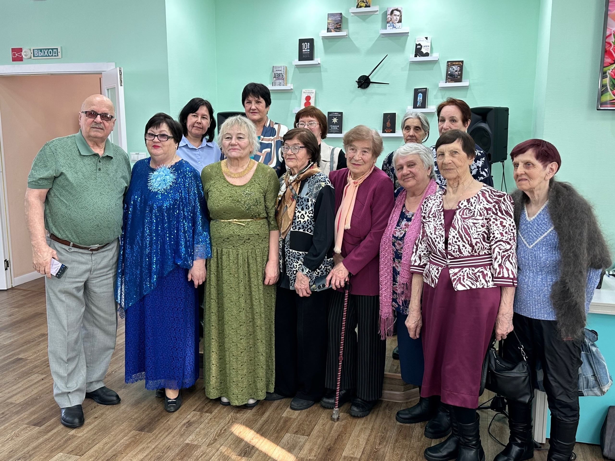 Read more about the article Вечер-поздравление «Все цветы и песни вам…»
