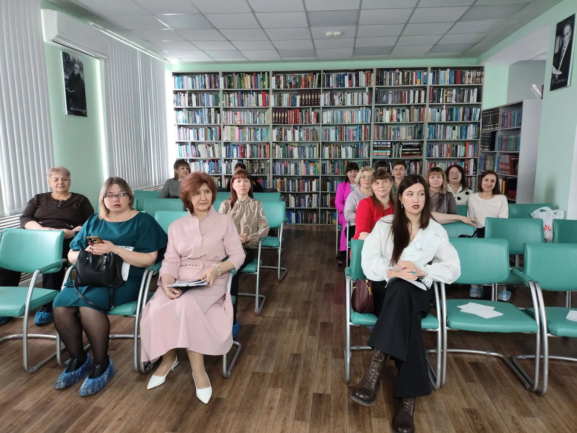 Read more about the article Семинар «Библиотека 2026: аналитика, мониторинг и акценты года Народного единства»