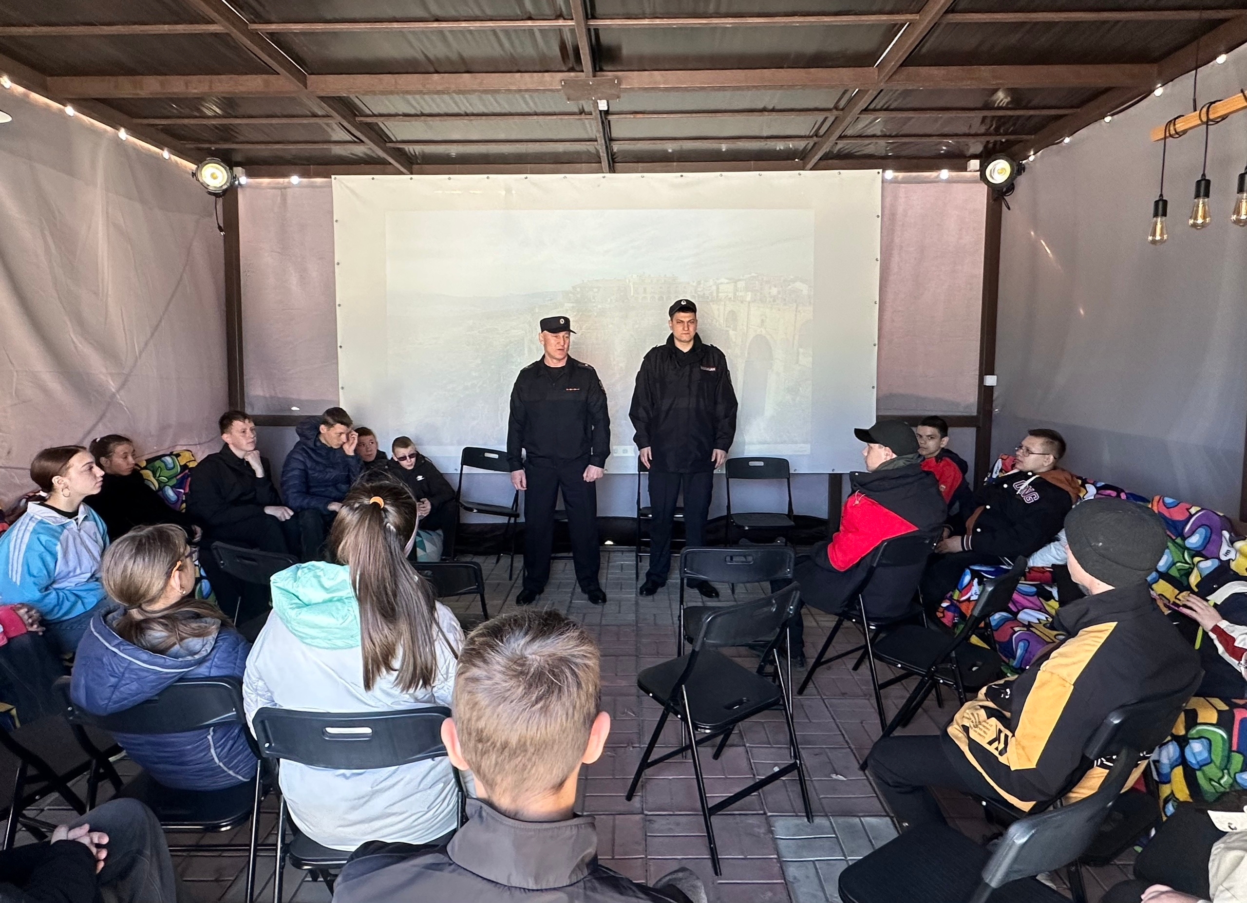 Read more about the article Час вопросов и ответов “Цена зависимости – жизнь”