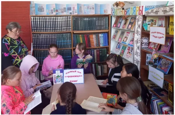 Read more about the article Познавательно-развлекательная программа “Не нужен и клад, когда в семье лад”