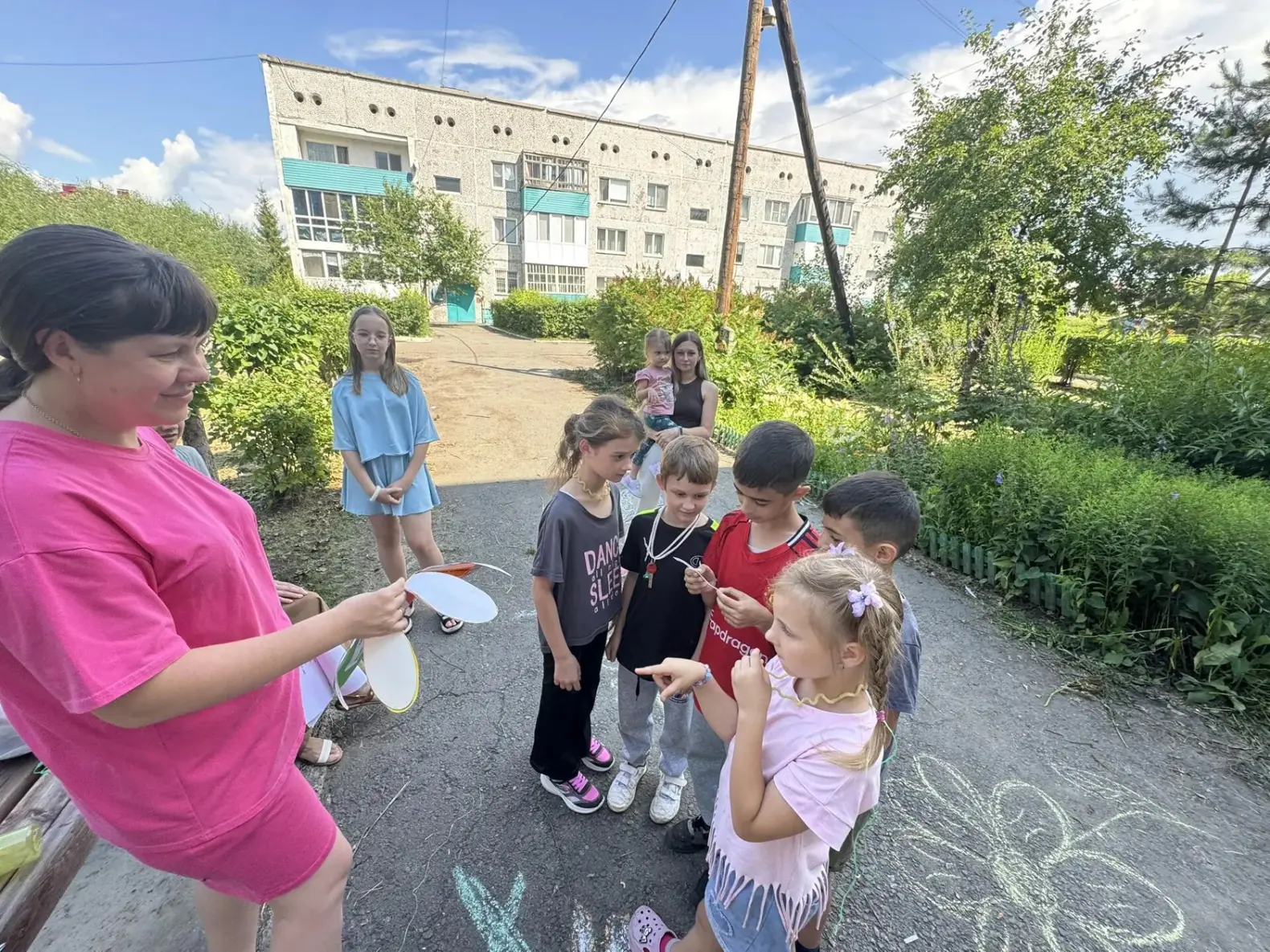 Read more about the article Семейная программа «Погадаем на ромашке»